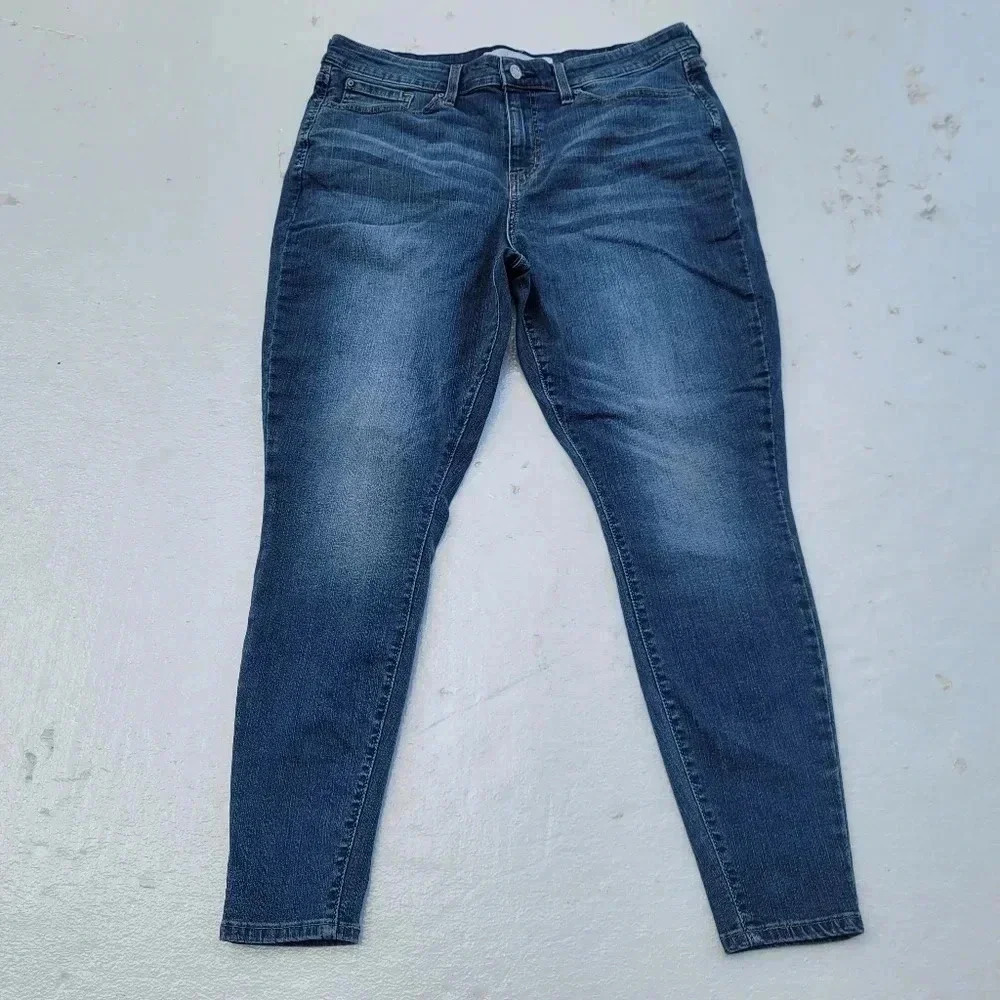 Signature Levi Strauss & Co. Gold Label Women's Mid Rise Skinny 33x28 Jeans 6S